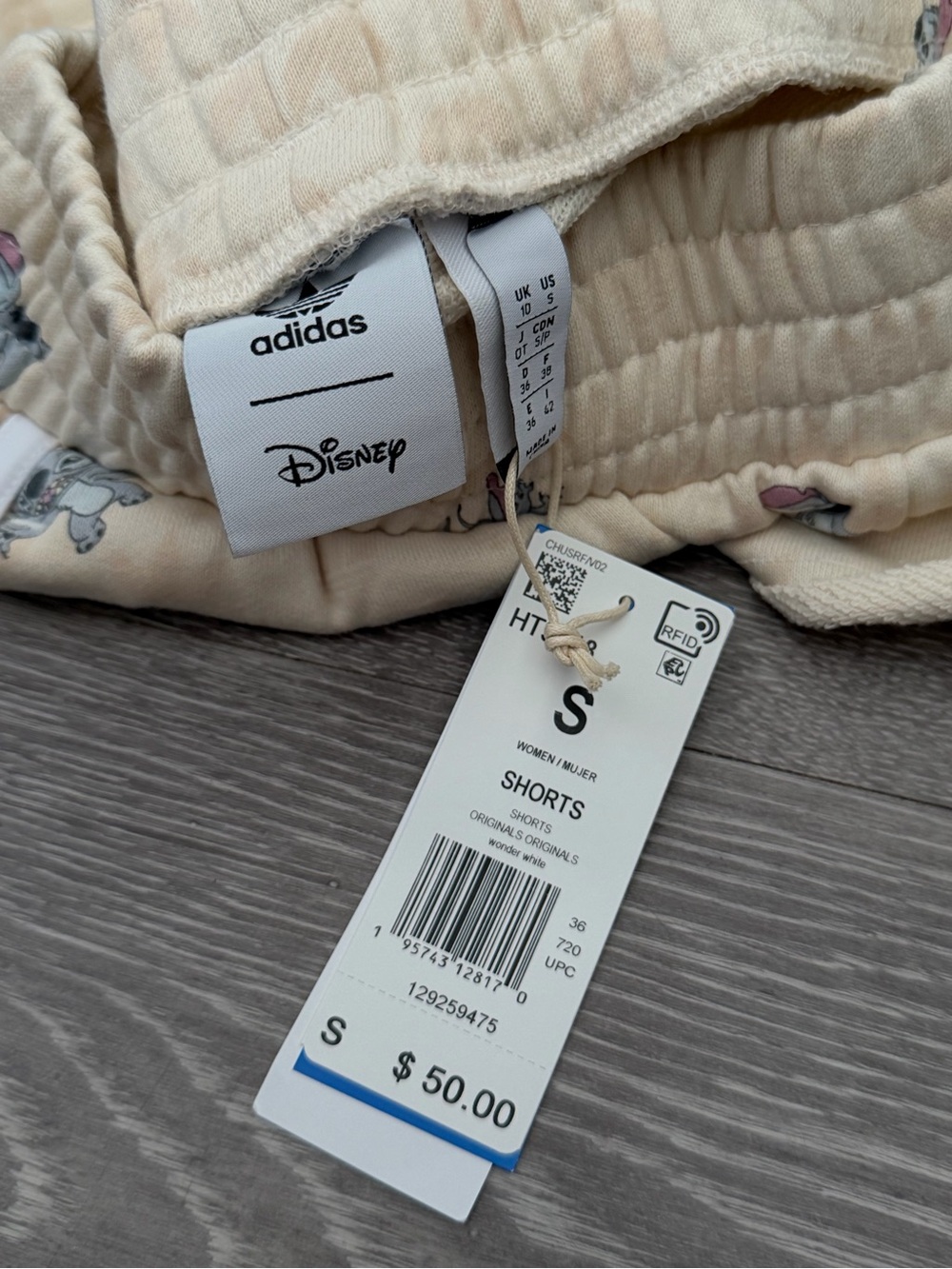Adidas Originals X Disney Women's Lilo & Stitch Shorts - Picture 3 of 3